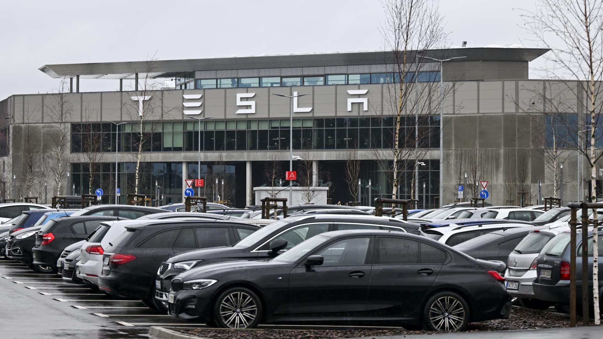 Tesla’s Berlin plant halts production after suspected arson attack