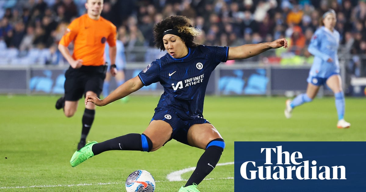 James takes early initiative against Manchester City to fire Chelsea into final | Women's football