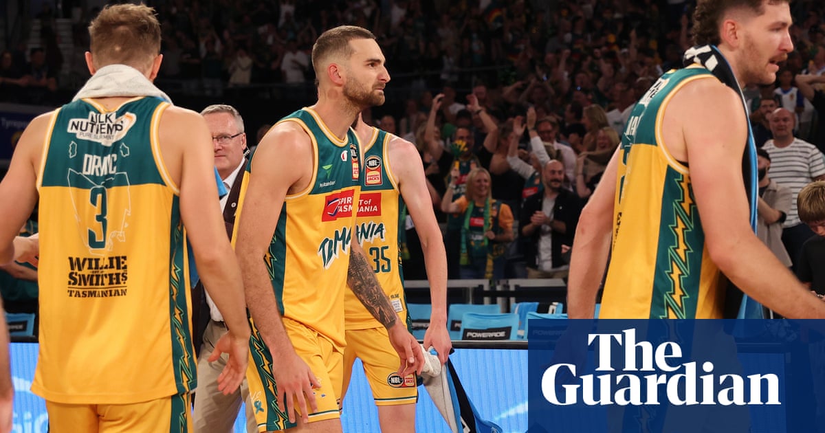 Tasmanian sport on the rise as Jackjumpers edge towards NBL title after last-gasp drama | Basketball