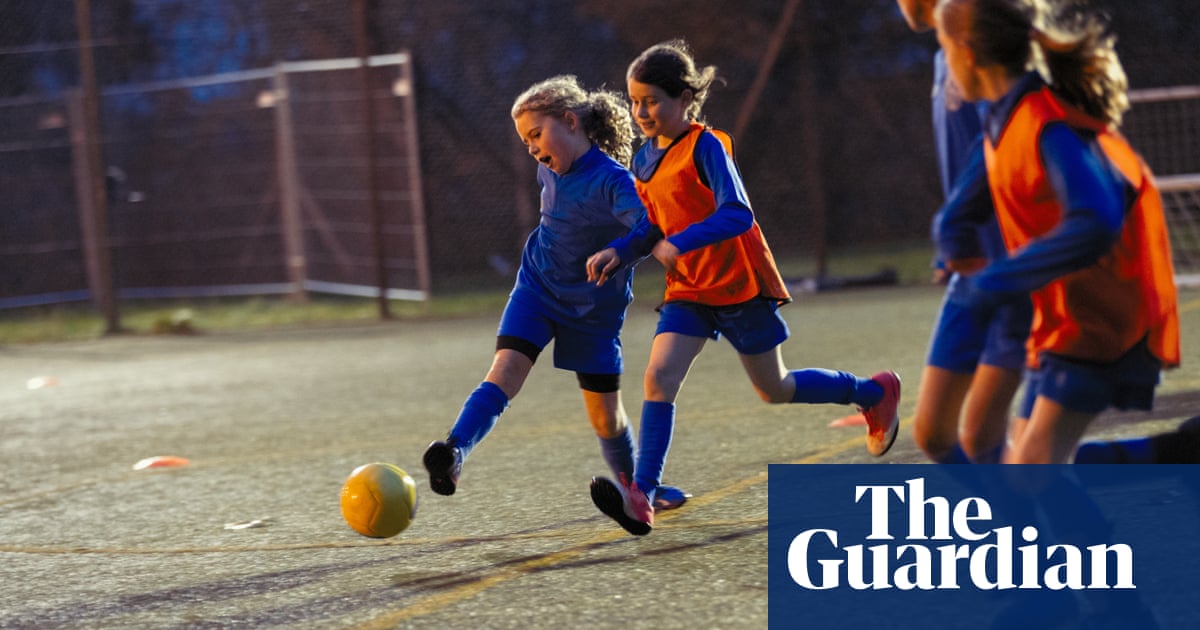 Team sports help vast majority of young girls feel more confident, says report | Women's football