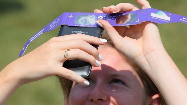 How to photograph the eclipse without frying your phone