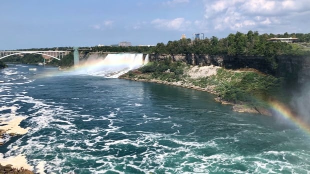 Niagara Falls, Ont., mayor, police and telecoms brace for eclipse day crowds as 1 million visitors expected
