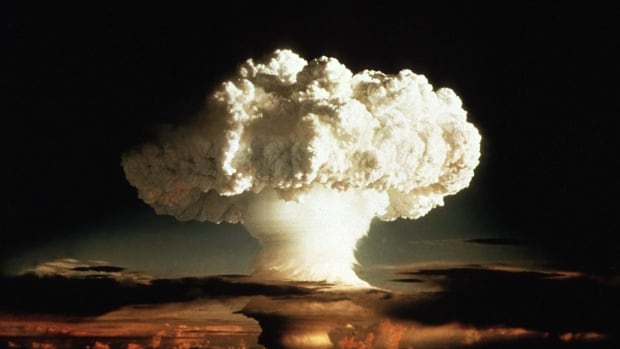 mushroom cloud of first hydrogen bomb test