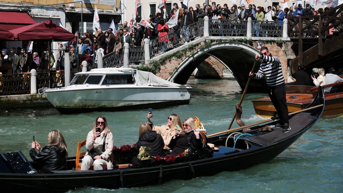 Venice is struggling with overtourism: Will a €5 fee help?