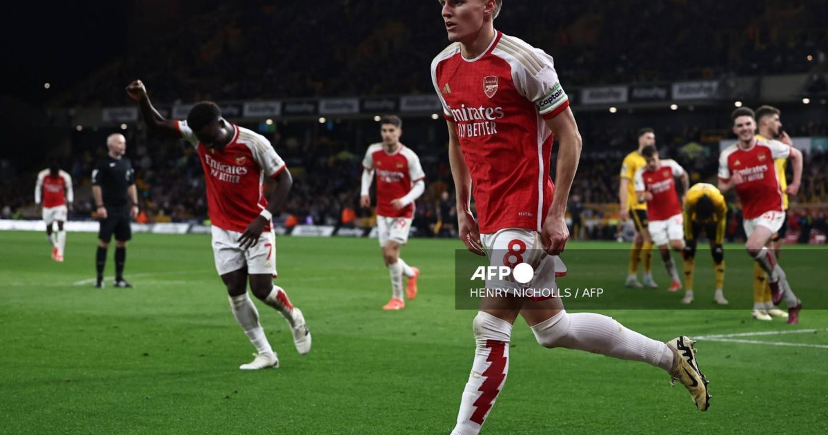 Arsenal grind out Wolves win to go top of Premier League