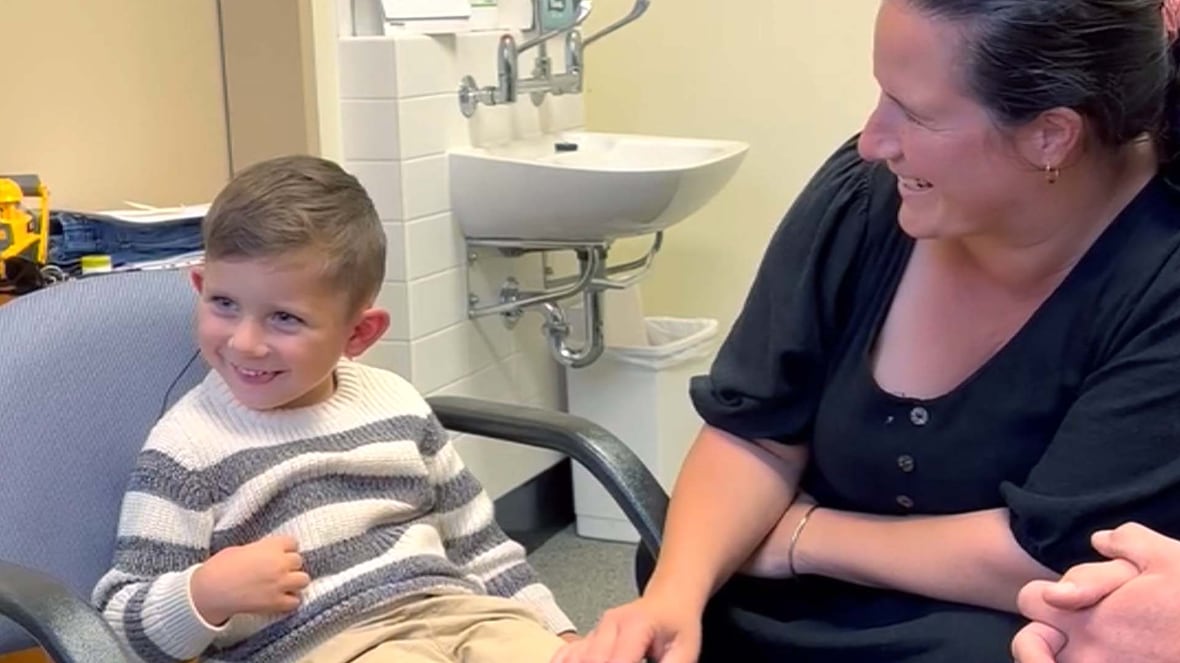 #TheMoment a boy with cochlear implants reacted to his mom’s voice