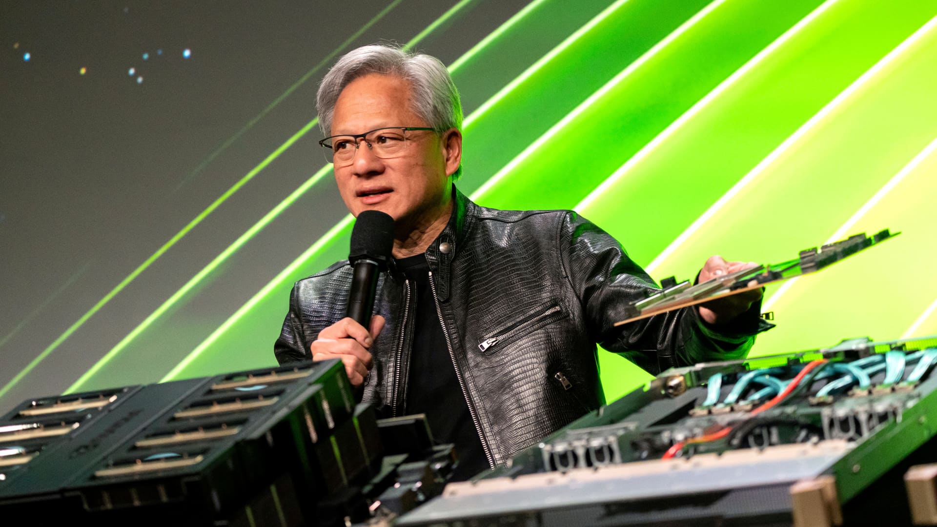 Nvidia no sign of AI slowdown after over 400% jump in data center unit