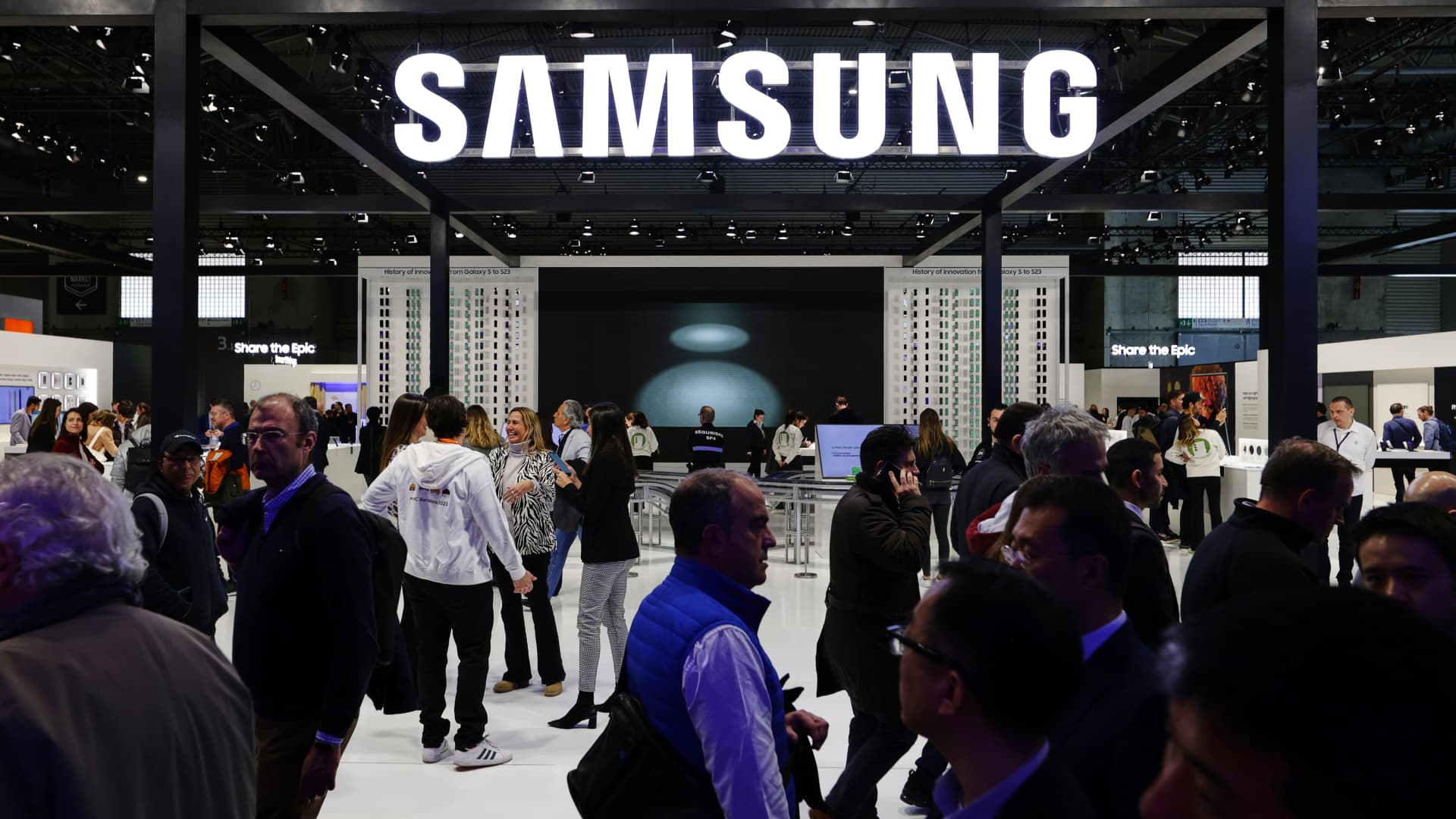 Samsung faces probe after two chip workers exposed to radiation