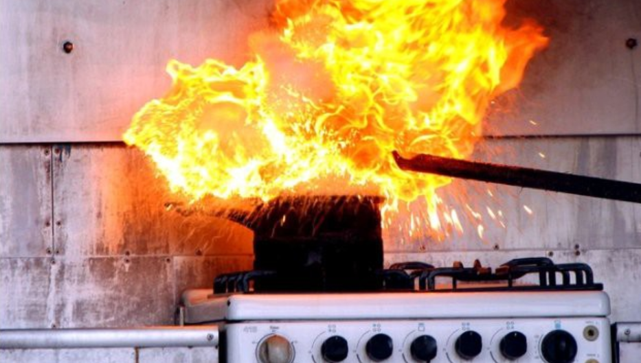 6 Common Mistakes We Make Every Day While Using Gas Cooker That Could Lead To Gas Explosion.