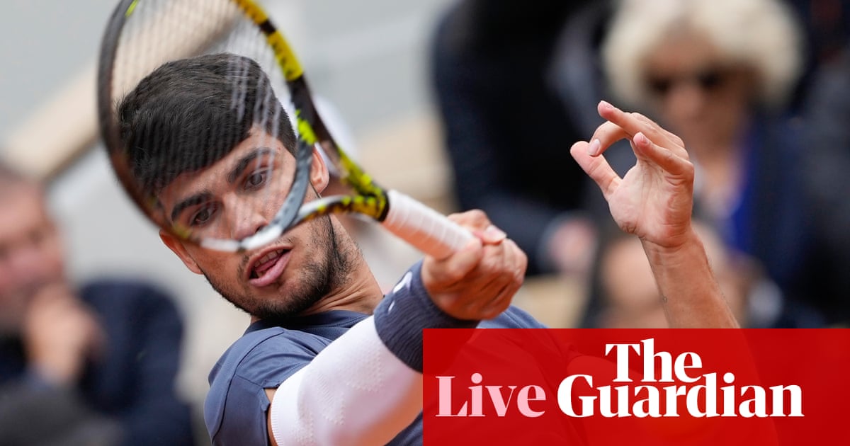 French Open: Alcaraz and Tsitsipas on court, Gauff and Swiatek race through – live | French Open 2024