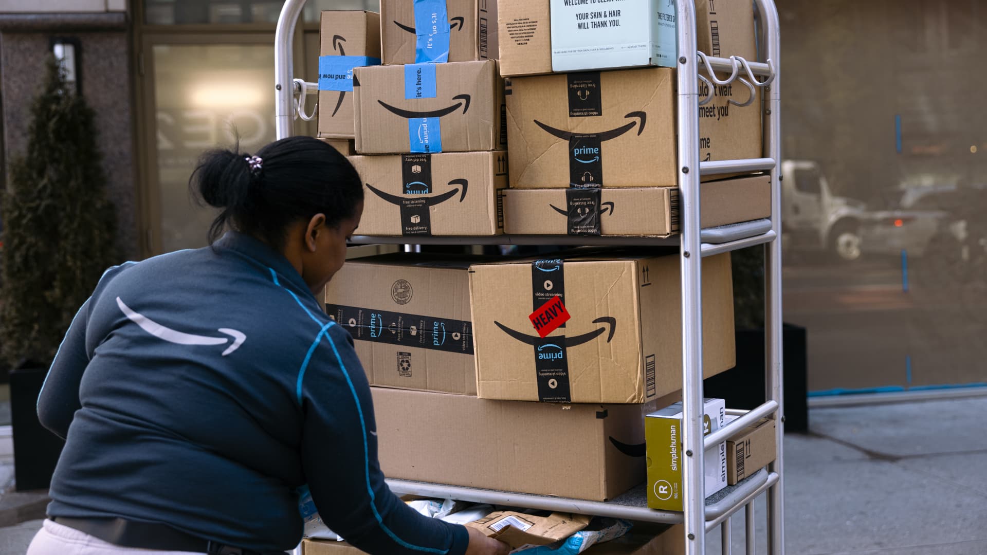 Amazon plans discount store in bid to fend off Temu and Shein