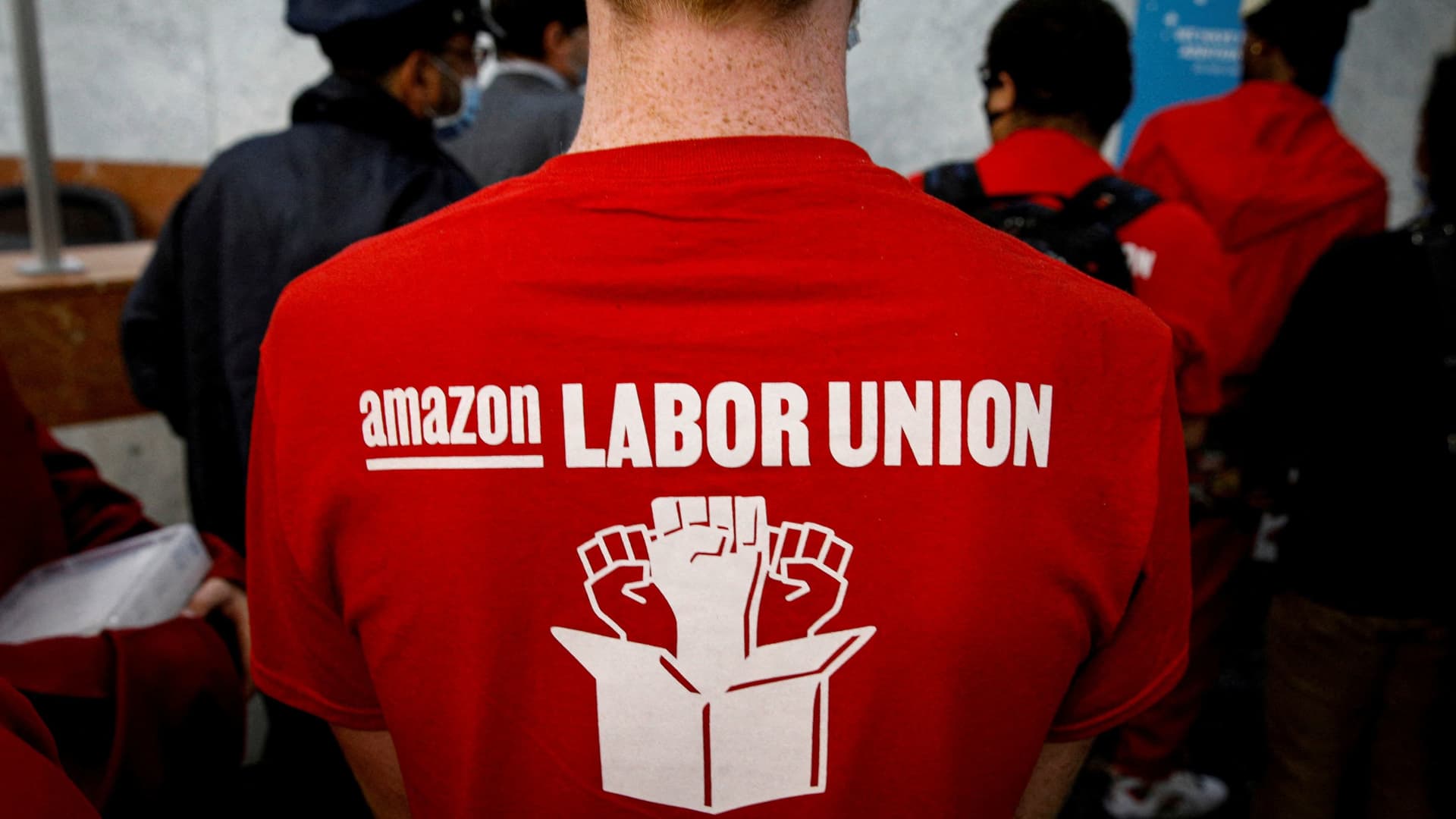 Amazon’s first U.S. labor union moves to affiliate with Teamsters