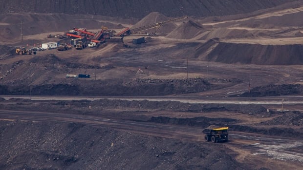 Coal mine contaminants blown onto snowpack in Alta., B.C.: study