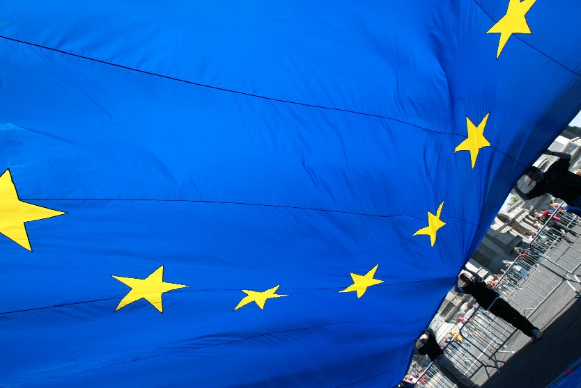 EU raises Schengen visa fee to €90