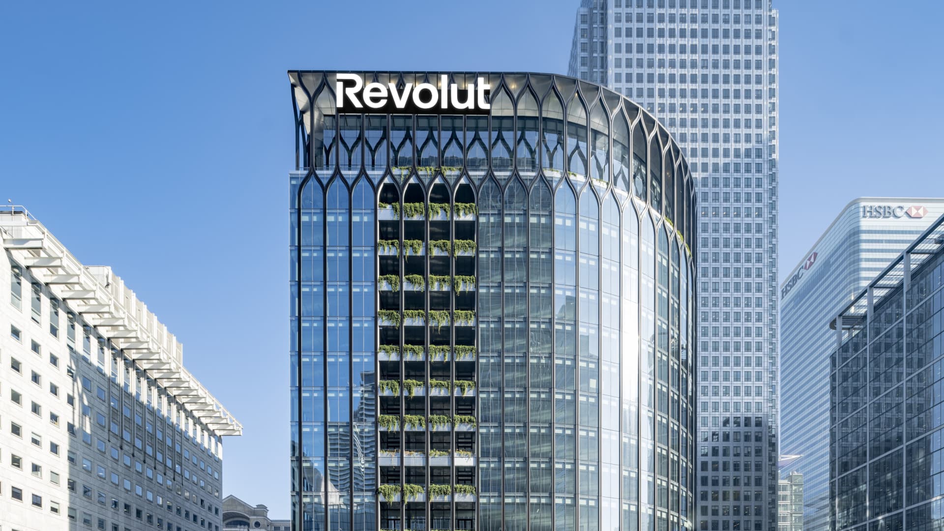 Revolut moves global HQ in Canary Wharf as it awaits UK bank license