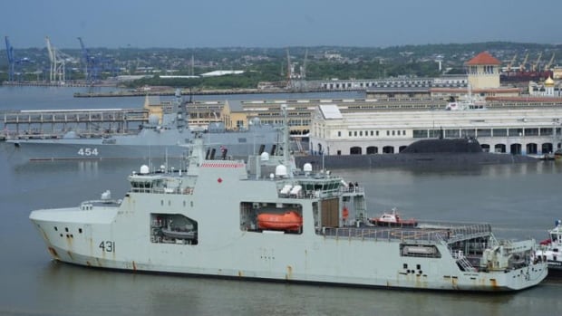 Canadian warship sharing an anchorage with Russian vessels in Cuba