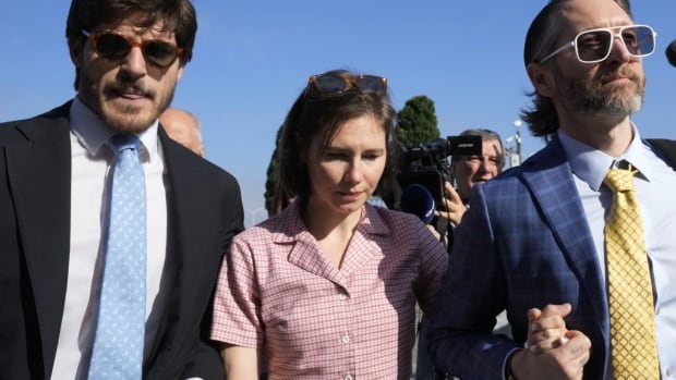 Amanda Knox, exonerated for murder in Italy, returns only to be convicted of slander