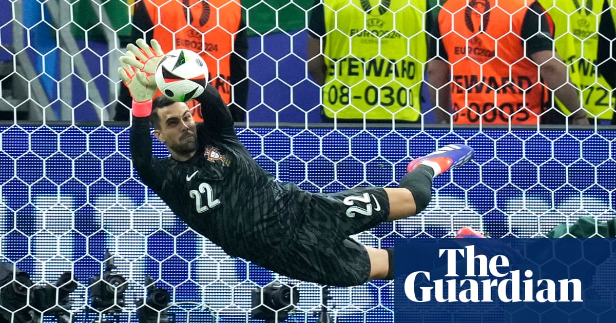 Portugal’s penalty prowess sees them progress and France do just enough – Football Daily | Football