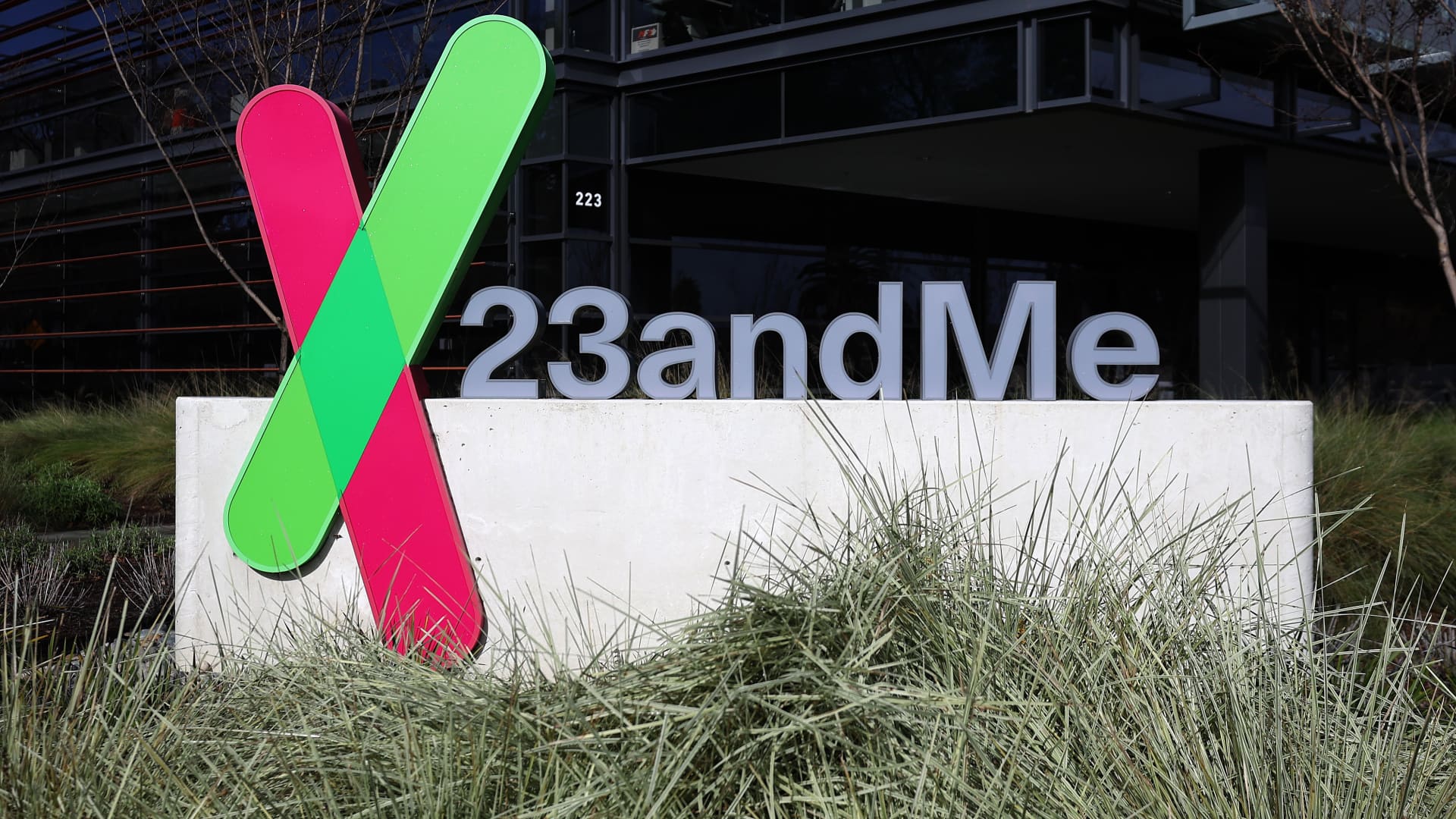 23andMe CEO Anne Wojcicki files proposal to take company private