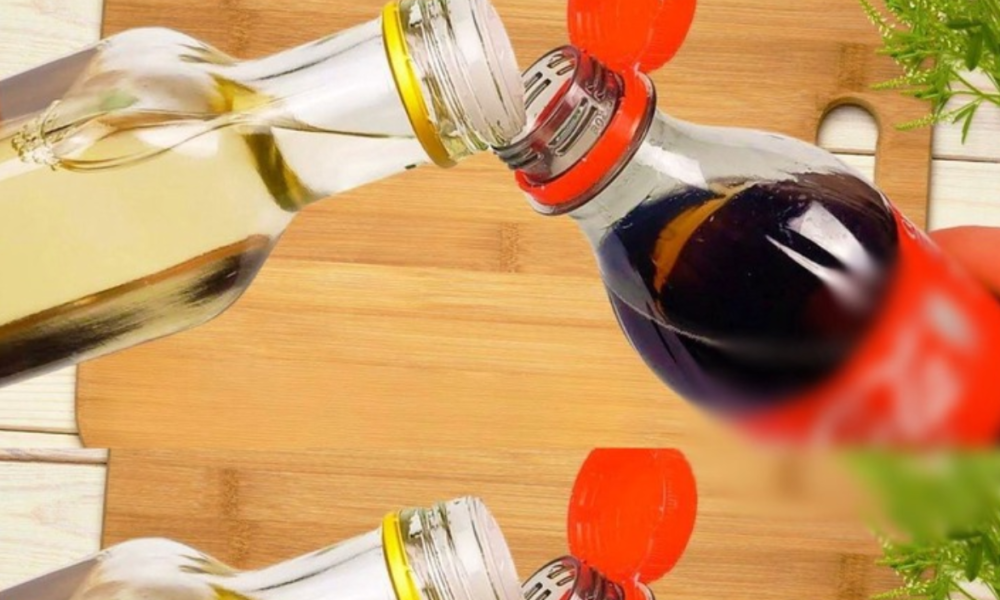 Mix White Vinegar With Coca-Cola And You Won’t Believe What Happens!