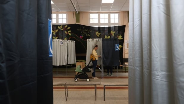 Leftist bloc leads, no majority yet secured in early France parliamentary vote results