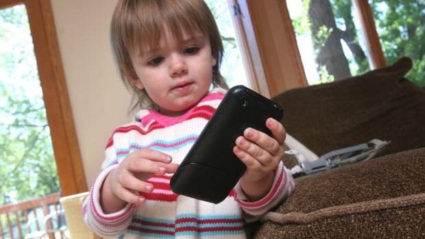 Distracting preschoolers with devices could cause trouble down the road, study suggests