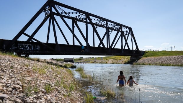 Week-long heat warning issued for Alberta