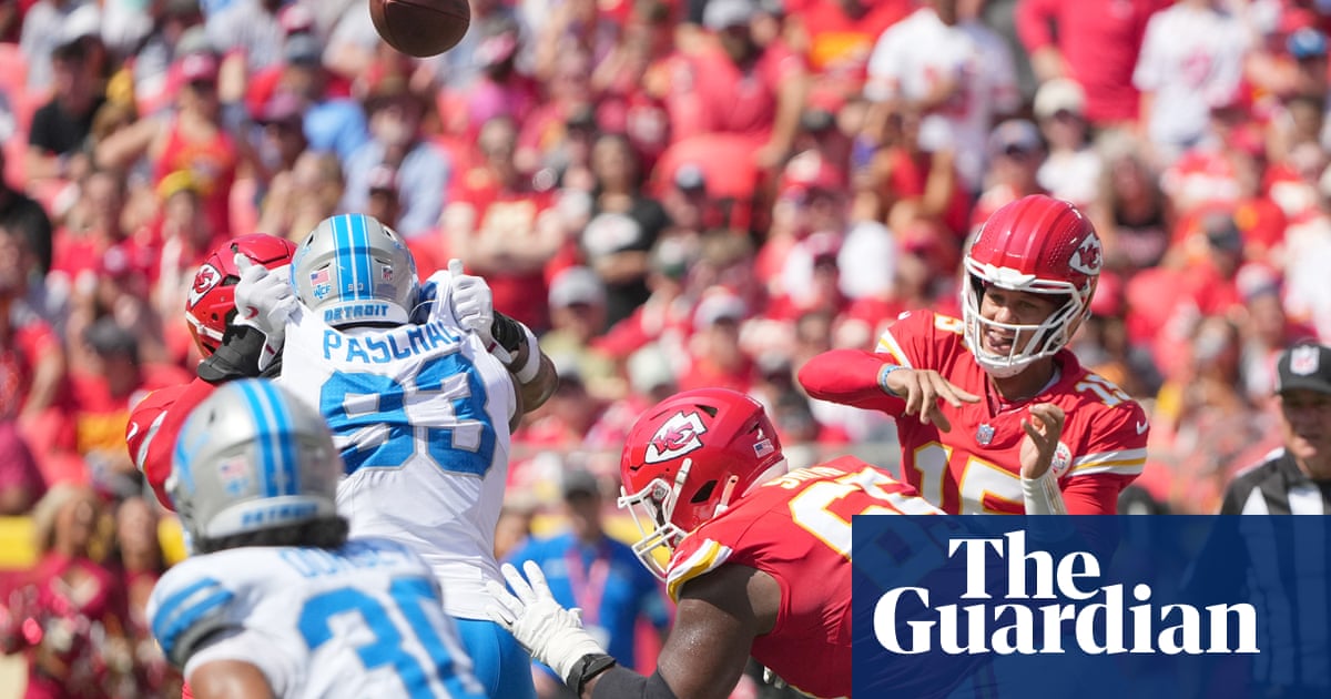 Chiefs’ Patrick Mahomes completes behind-the-back pass to Travis Kelce | Patrick Mahomes