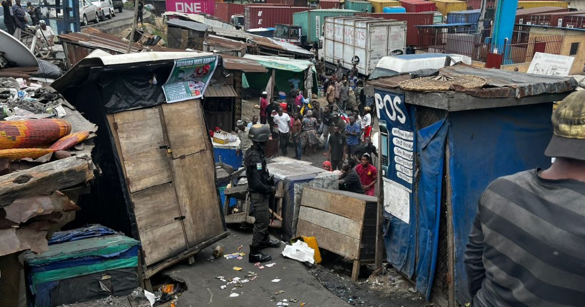 Lagos taskforce dismantles illegal shanties, roadside stalls