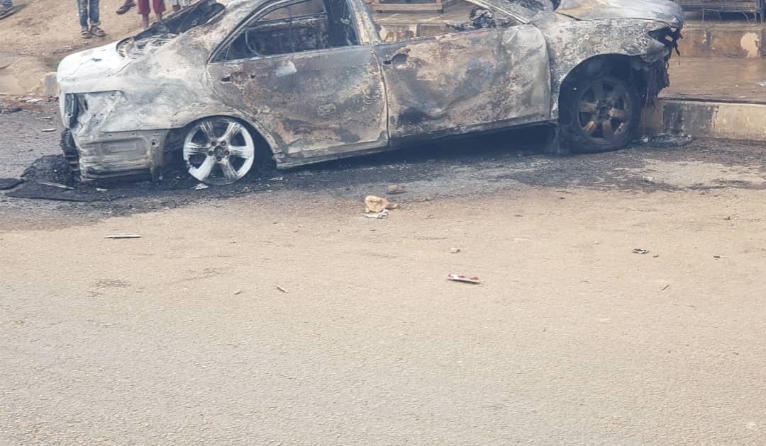 Mob sets ablaze vehicle after pedestrian dies in Ogun road crash