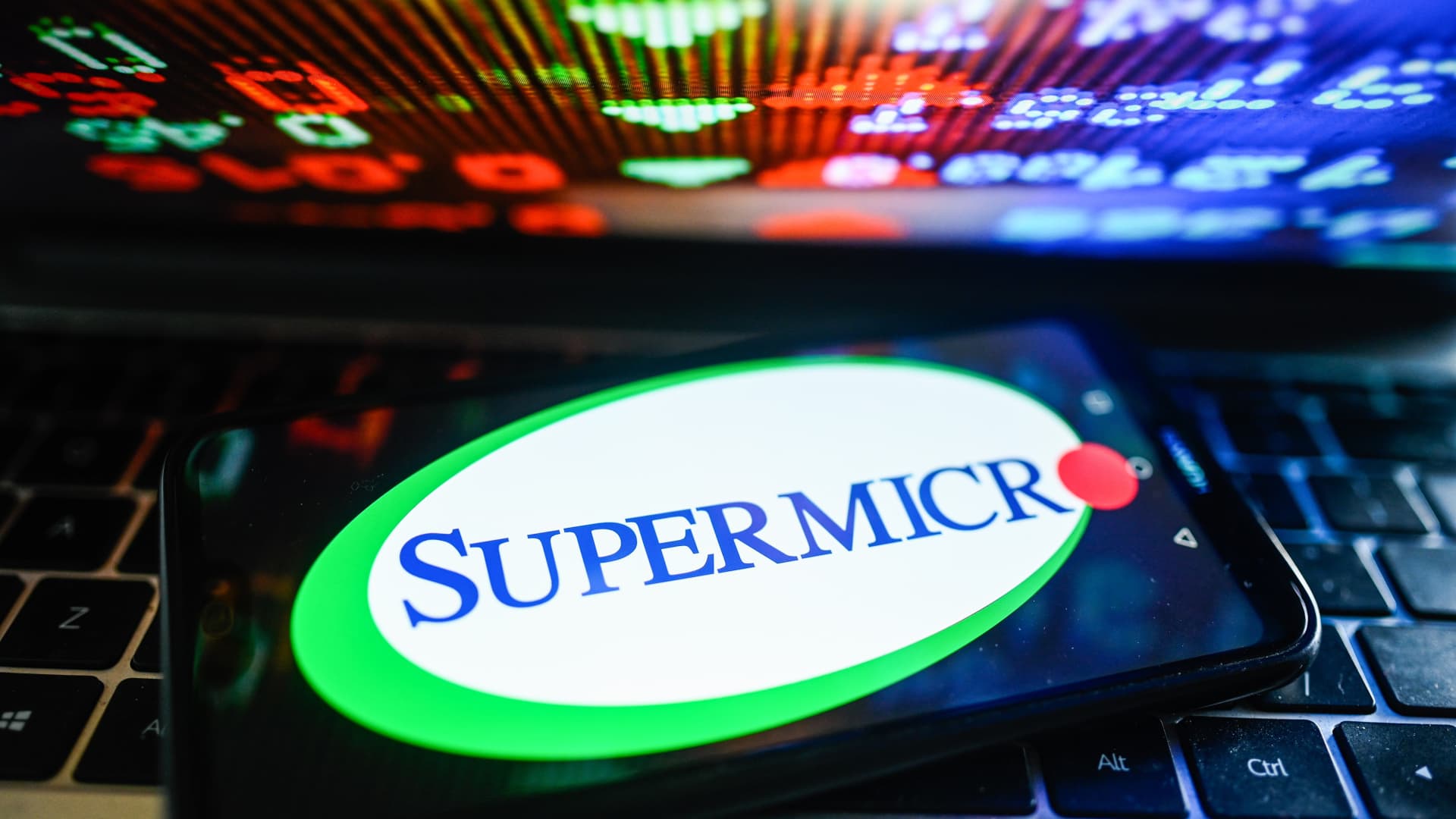 Super Micro announces 10-for-1 stock split, shares plunge 11% on earnings miss