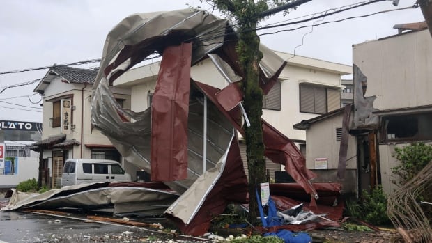 Deadly Typhoon Shanshan hits southwest Japan