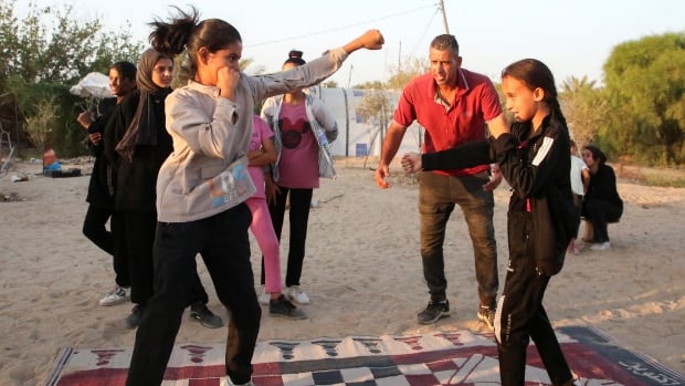 This boxing coach in Gaza runs classes in displacement camps