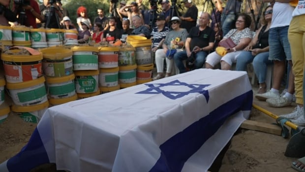 Israeli families of the dead and captive vent their fury over Netanyahu’s failure to end the war