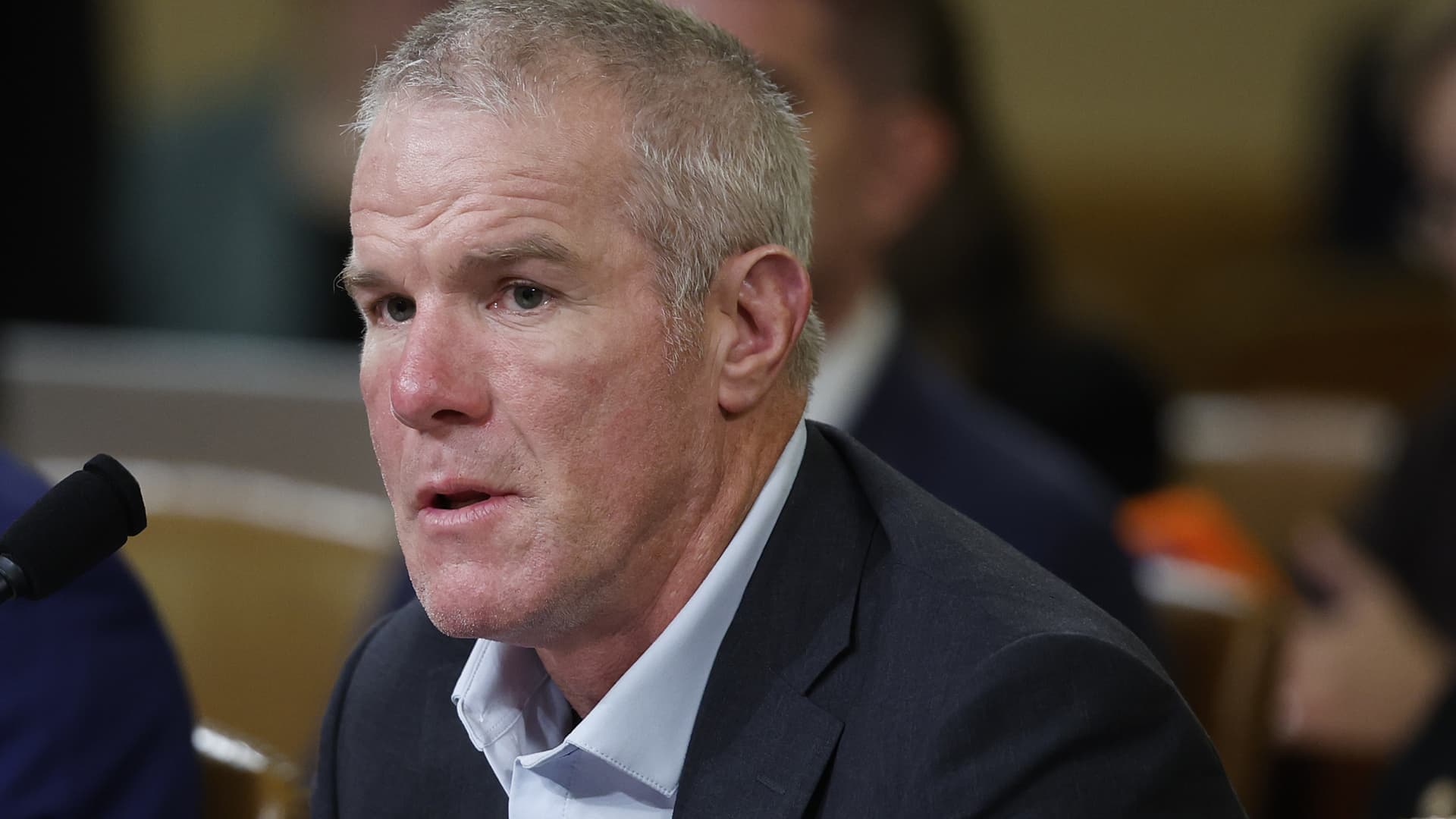 Brett Favre tells Congress he’s been diagnosed with Parkinson’s