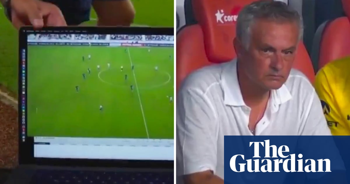 José Mourinho booked for bizarre laptop VAR protest in Fenerbahce match | Fenerbahçe