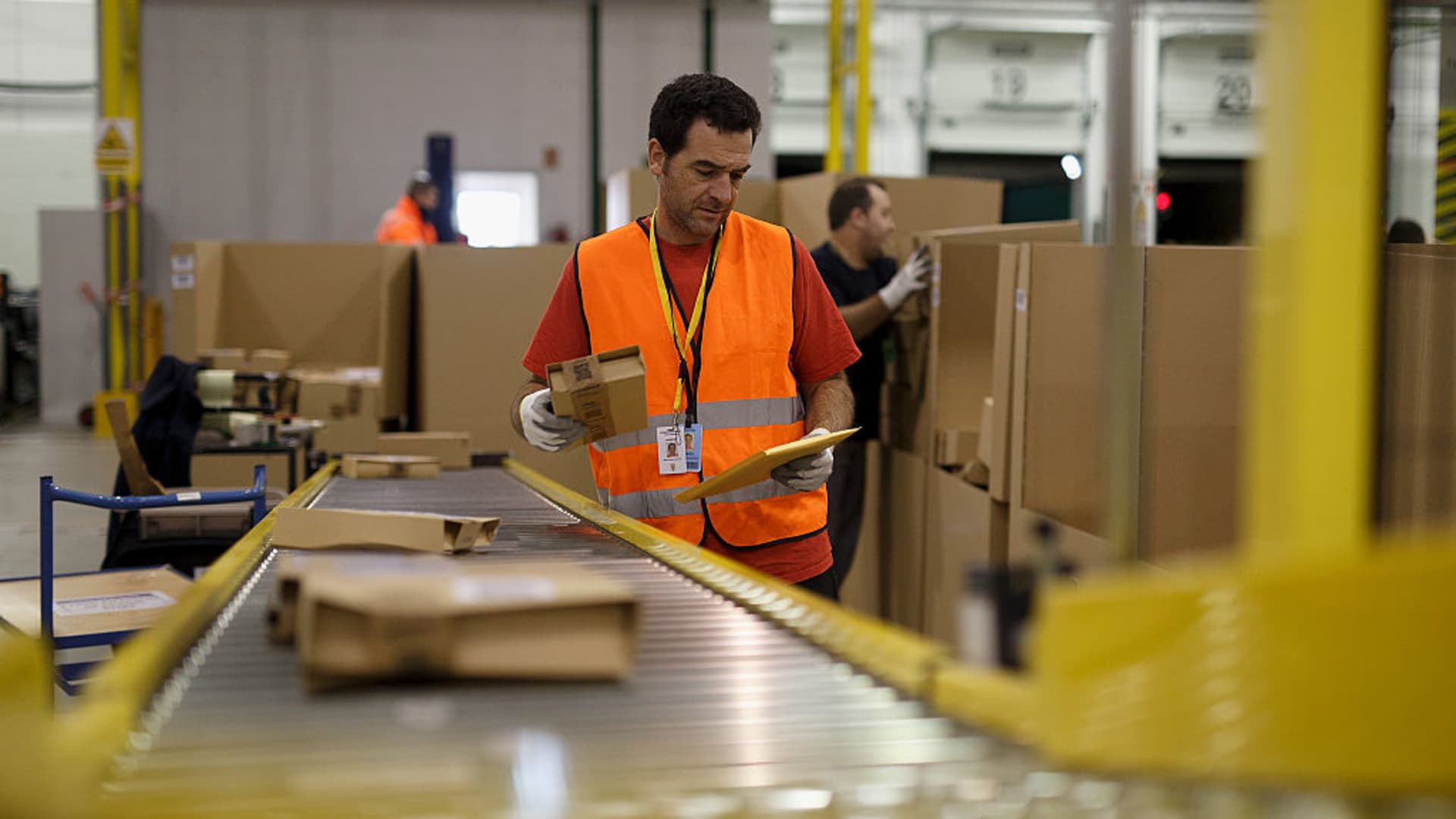 Amazon bumps average warehouse pay and adds free Prime membership perk