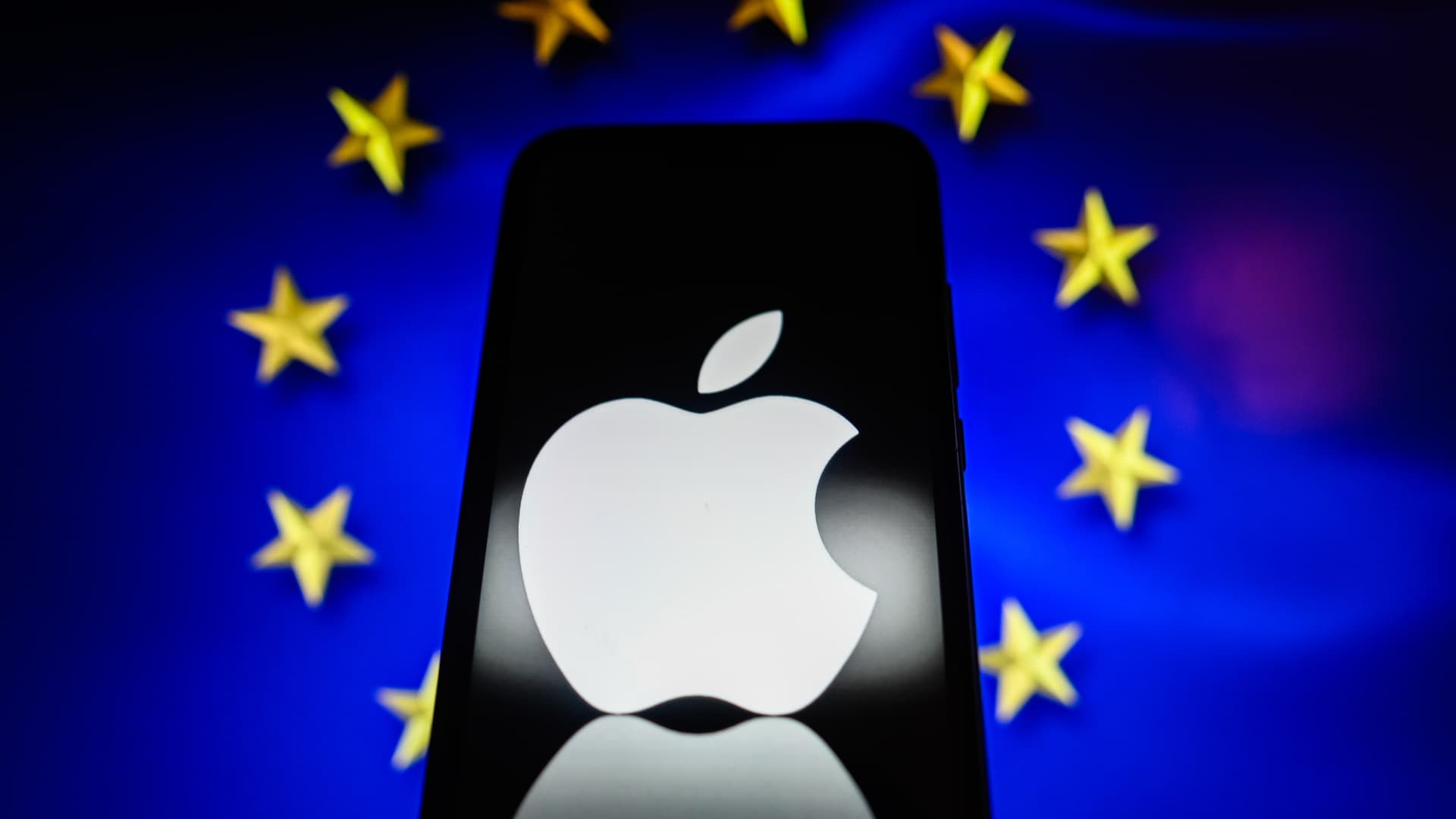 Apple loses EU court battle over 13 billion euro tax bill in Ireland