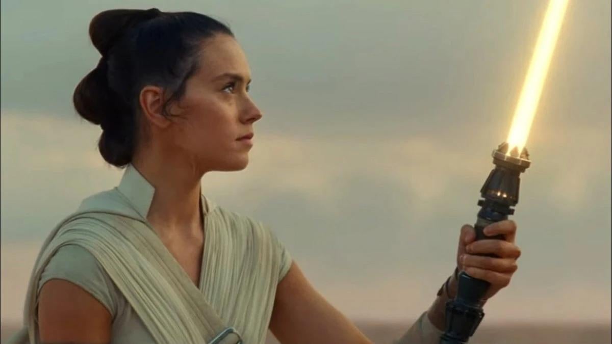 Star Wars' Daisy Ridley Speaks Out on Recent Writer Shakeups (And Fans Will Be Relieved)