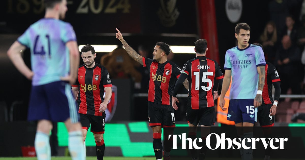 Kluivert wraps up Bournemouth win from spot as Arsenal rue Saliba red | Premier League