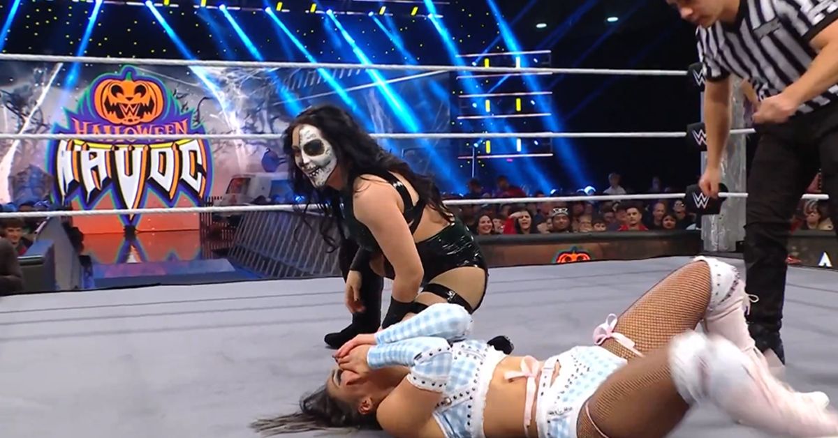 WWE's Stephanie Vaquer Pins NXT Women's Champion Roxanne Perez at Halloween Havoc