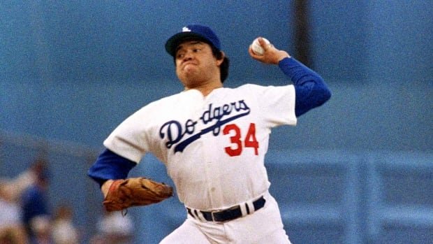 Fernando Valenzuela, Mexican-born pitcher whose feats for Dodgers fueled ‘Fernandomania,’ dies at 63