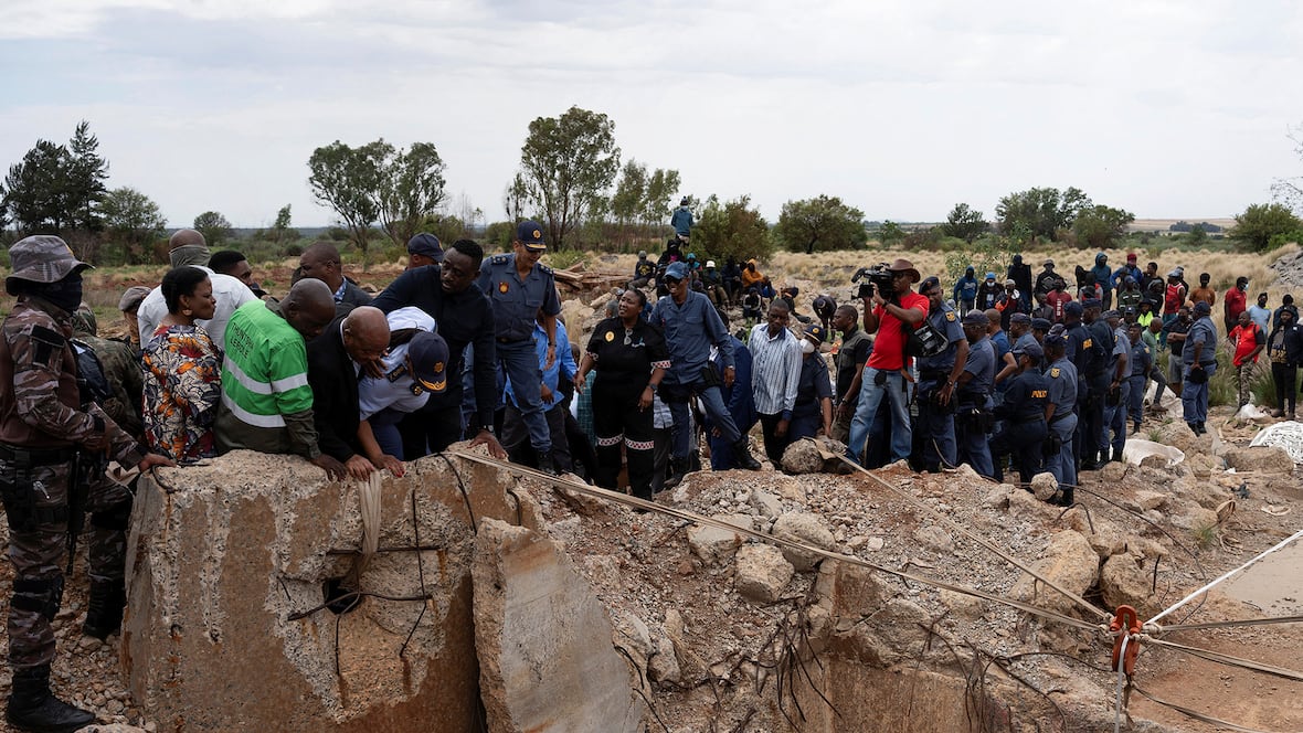 WATCH | South Africa agrees to rescue illegal miners sealed for weeks underground