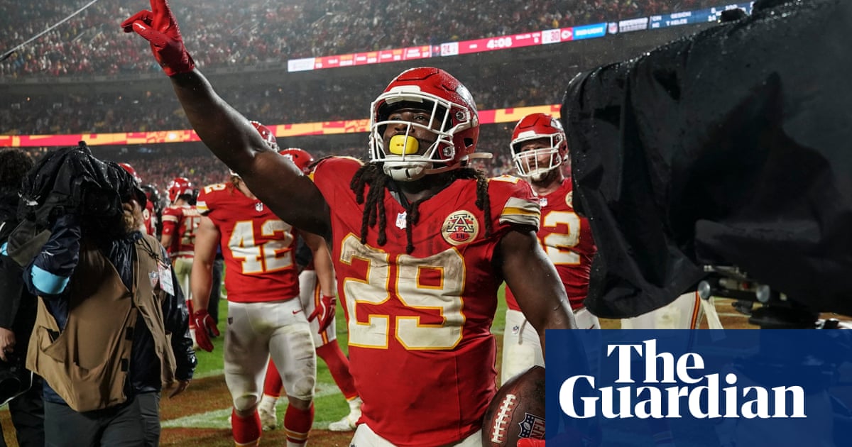 Patrick Mahomes survives injury scare to lead unbeaten Chiefs to OT win over Bucs | NFL