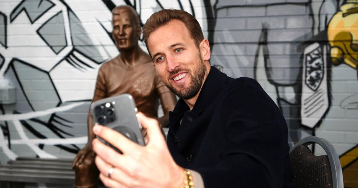 Harry Kane statue finally unveiled but England fans are all saying same thing | Football