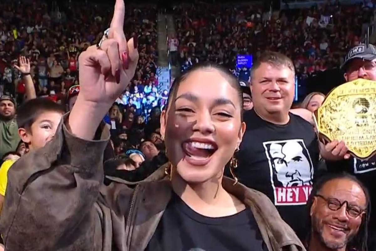 Vanessa Hudgens Acknlowedges WWE's Roman Reigns & Bianca Belair: Watch