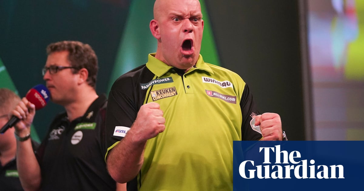 Van Gerwen holds off De Graaf comeback to seal quarter-final spot | PDC World Championships